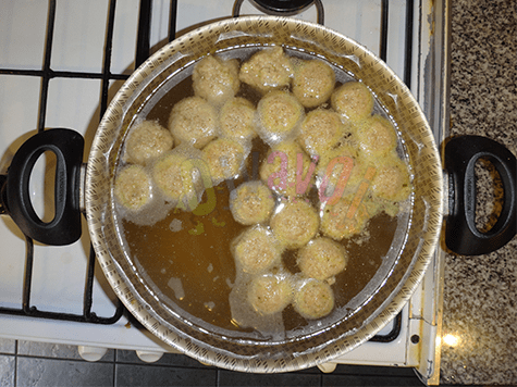 Caldo de bolas, kneidalaj