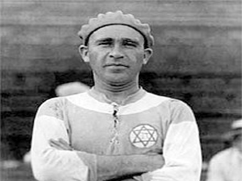La increíble historia del sobreviviente de la Shoá que ganó dos Champions 1 El sobreviviente de la Shoá que ganó dos Champions