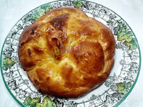Round braided bread recipe for the Jewih New Year