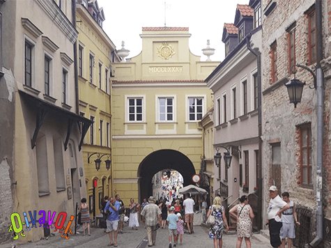 La ieshiva mas grande de Europa es ahora un hotel de lujo. Y en sus manos se encuentran las llaves de la memoria judía de Lublin...