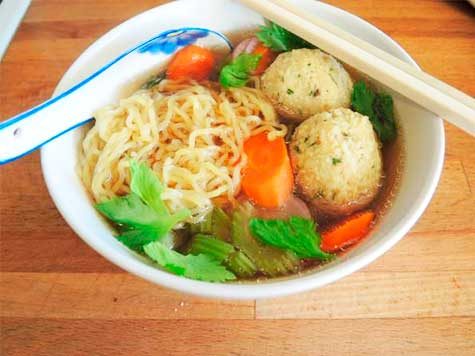 Ramen con kneidalaj, la última tendencia en comidas para el seder de Pesaj 1 Ramen con kneidalaj, la última tendencia en comidas para el seder de Pesaj