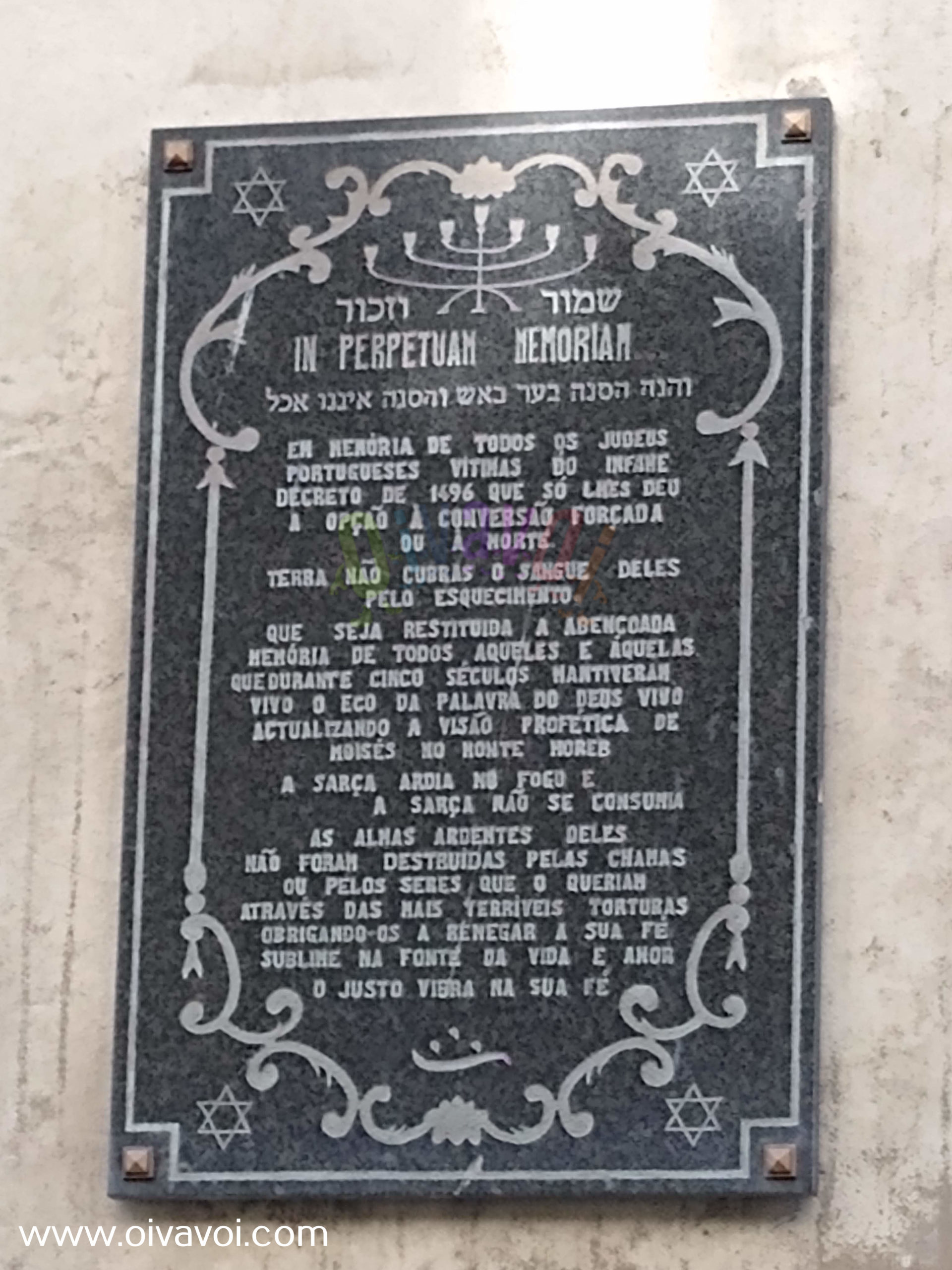 Placa recordatoria en la Judiaria Nova do Olival