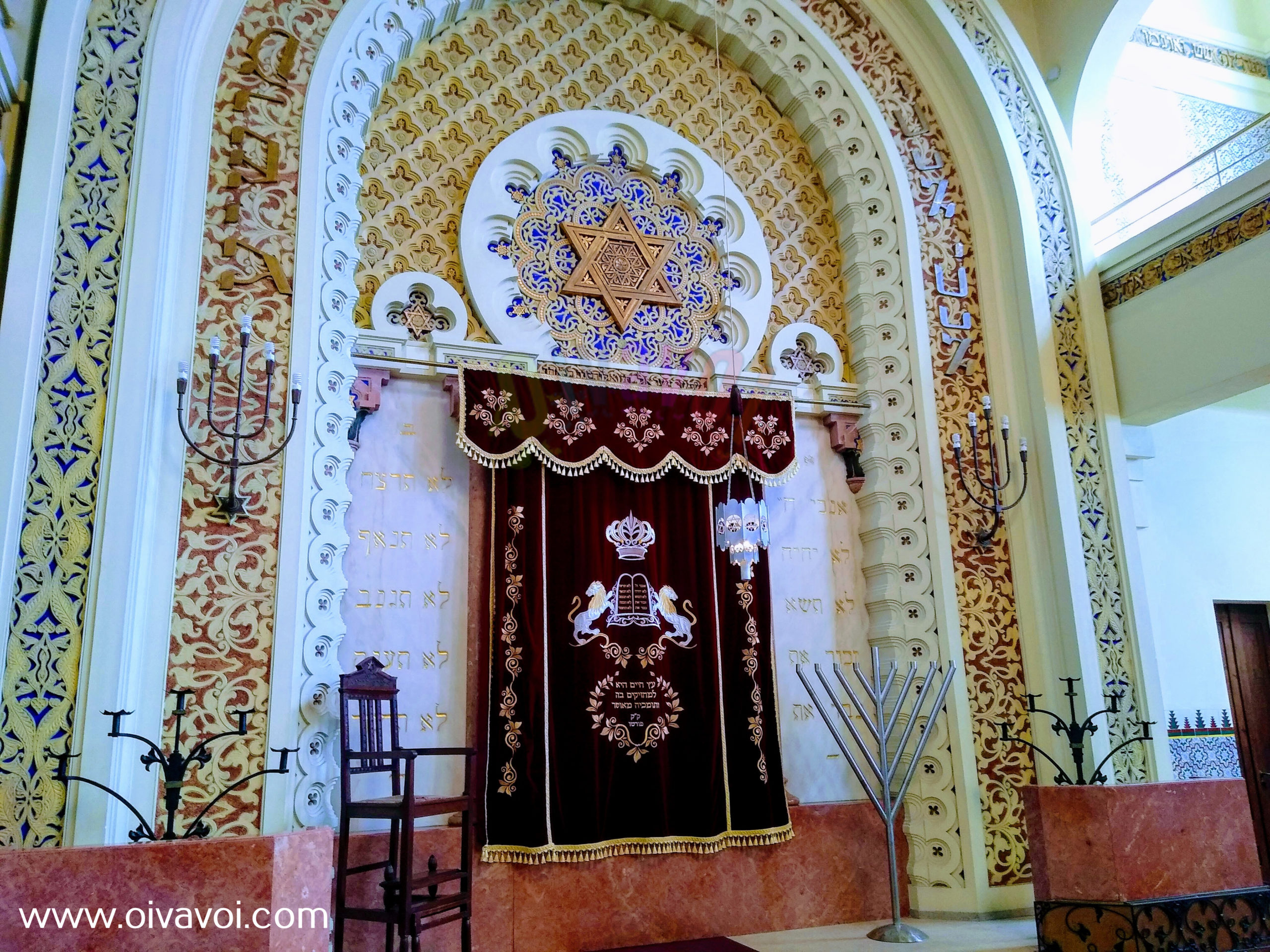 Interior de la sinagoga Kadoorie de Oporto