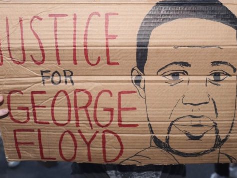 Alzarse contra el racismo, el llamado del rabino jefe del Reino Unido 1 Ante el asesinato de George Floyd, el rabino jefe del Reino Unido llama a levantarse contra el racismo