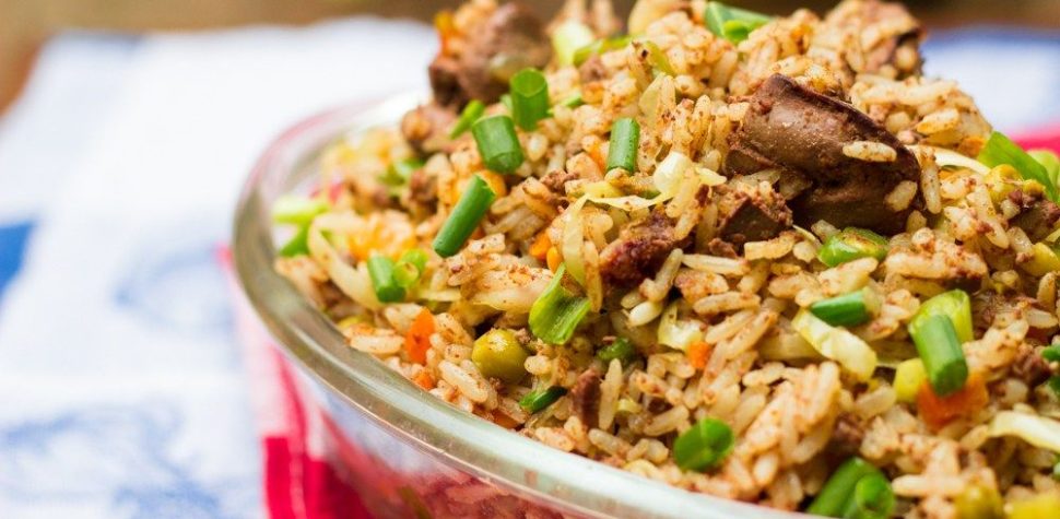 Arroz frito con higaditos y menudos de pollo