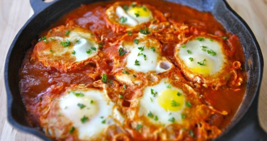 Chakchouka a la libia (pisto de verduras con huevo)