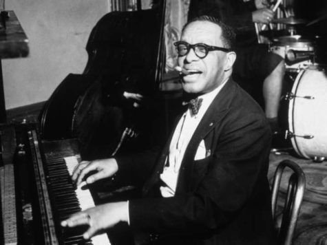 La canción en idish que se convirtió en un símbolo de la lucha por la igualdad racial 1 "Eli, Eli", un lamento por la opresión sufrida por las masas judías a comienzos del siglo XX, fue adoptada por los artistas afroamericanos como espejo de la que ellos sufrían...