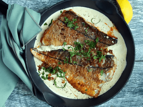 Pescado a la paprika con crema ácida